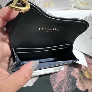 Since I got toddler I don’t reach for this card holder pristine condition .